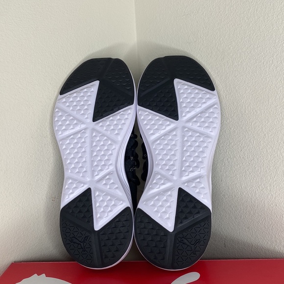 NWT Women’s Puma Prowl Knit Shoe Sneakers, black and white, size 6.5 - Picture 7 of 11